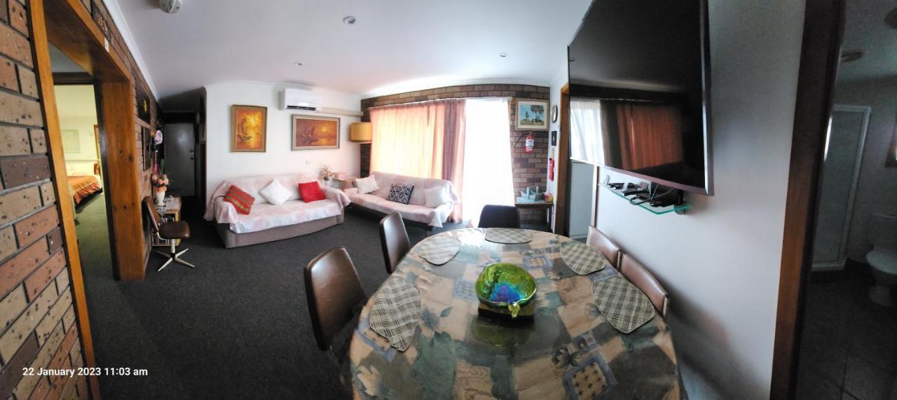 Traplins Accomodation Lakes Entrance Extérieur photo