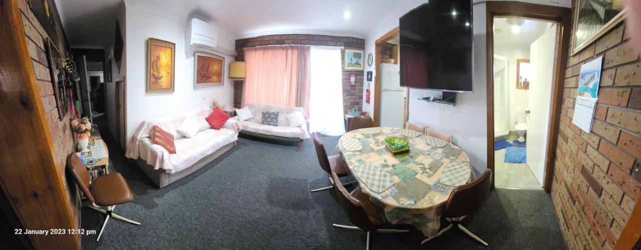 Traplins Accomodation Lakes Entrance Extérieur photo